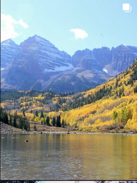 Maroon Bells reflected in autumn colors
